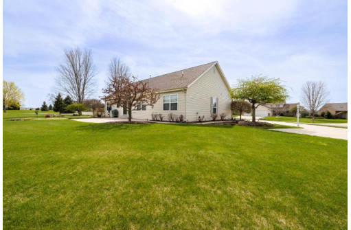 5223 High Ridge Trail, West Bend, WI 53095