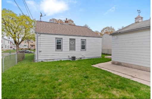 3163 South 22nd Street, Milwaukee, WI 53215-4404