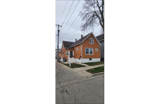 1323 South 19th Street, Milwaukee, WI 53204-2051