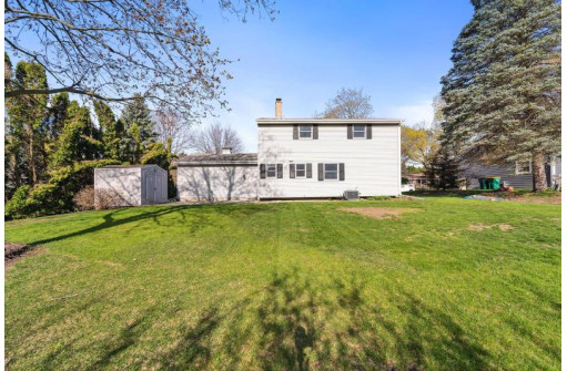 W61N934 Crescent Drive, Cedarburg, WI 53012-1228