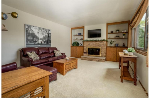 W178N9736 Riversbend Circle West, Germantown, WI 53022