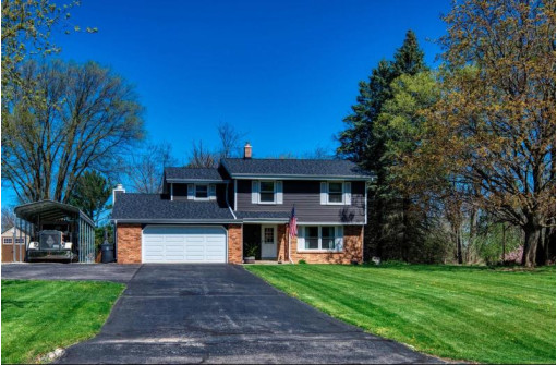 W246S6825 Maple Hill Drive, Waukesha, WI 53189