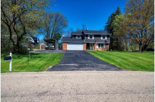 W246S6825 Maple Hill Drive, Waukesha, WI 53189