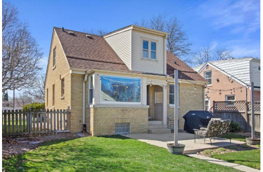 2936 North 80th Street, Milwaukee, WI 53222-4911