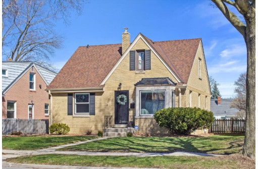 2936 North 80th Street, Milwaukee, WI 53222-4911