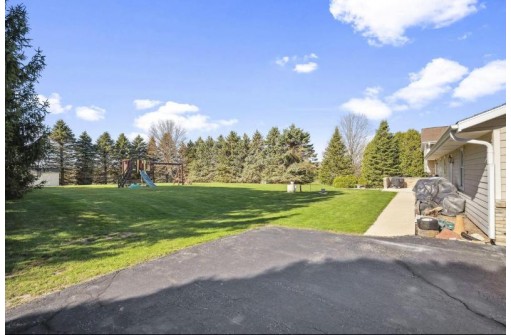 2475 Magna Vista Drive, Jackson, WI 53037-9598