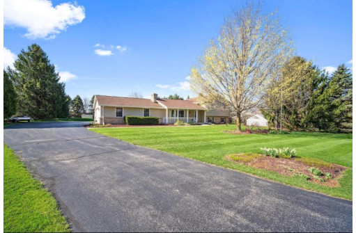 2475 Magna Vista Drive, Jackson, WI 53037-9598