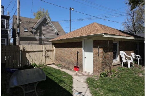 1818 East Newberry Boulevard 1820, Milwaukee, WI 53211-3561