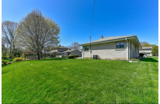 205 Parkway Drive, South Milwaukee, WI 53172