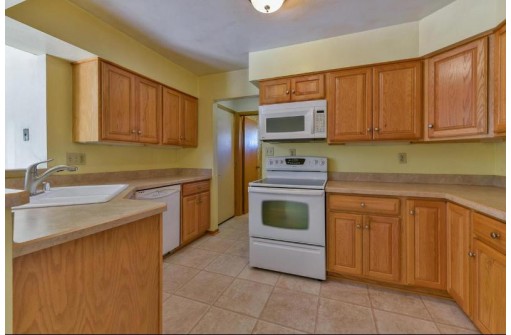 205 Parkway Drive, South Milwaukee, WI 53172