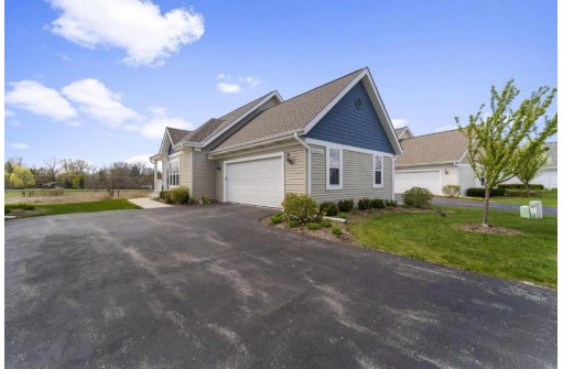 W178N5901 Timms Prairie Walk 38, Menomonee Falls, WI 53051-5572