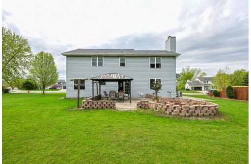 2040 West Jonathan Drive, Oak Creek, WI 53154-2638