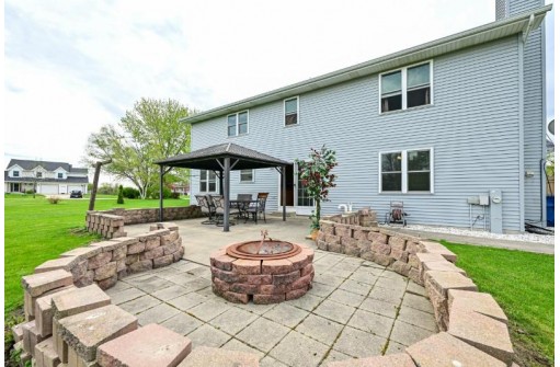 2040 West Jonathan Drive, Oak Creek, WI 53154-2638