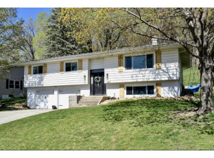 1127 Cliffwood Lane La Crosse, WI 54601