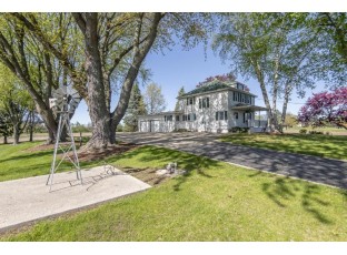 1048 West Concord Center Drive Sullivan, WI 53178