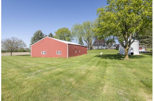 1048 West Concord Center Drive, Sullivan, WI 53178