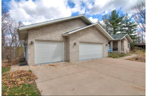 E4480 Woodland Drive, Eau Claire, WI 54701