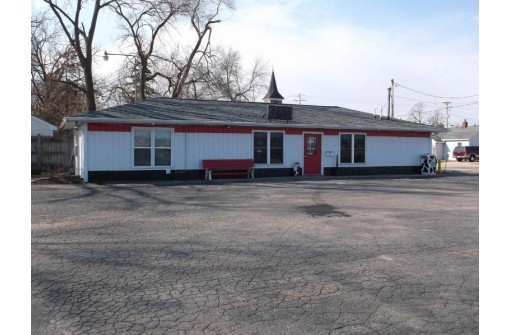 230 West Main Street, Omro, WI 54963-1336