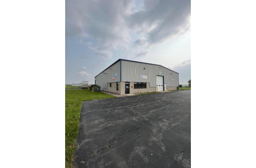 2501 Runway Drive, Waupaca, WI 54981