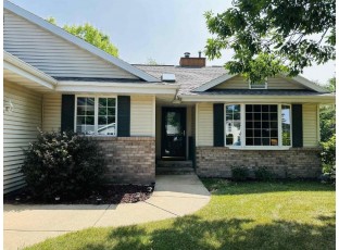 116 Crystal Springs Drive Hortonville, WI 54944