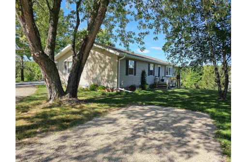 E928 South River Road, Iola, WI 54945