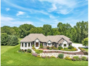 5858 Wood Brook Circle Little Suamico, WI 54141