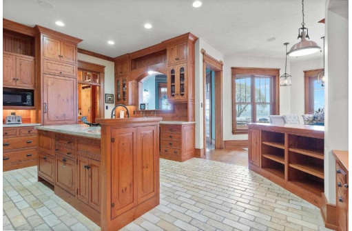 2526 Longtail Beach Lane, Suamico, WI 54173