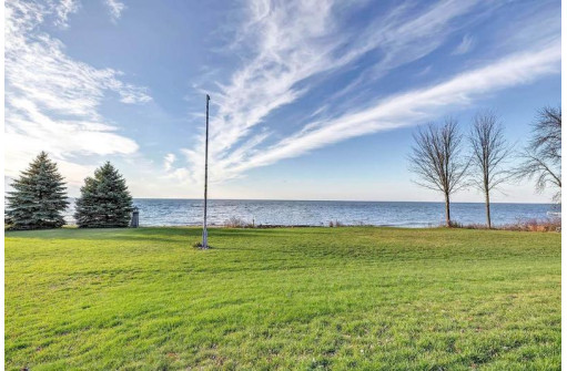 2733 Bay Road, Brussels, WI 54204