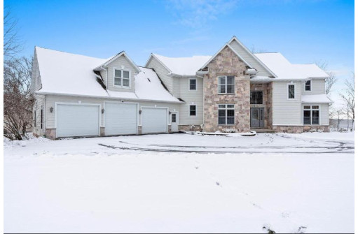 N2281 Lakewood Lane, Chilton, WI 53014