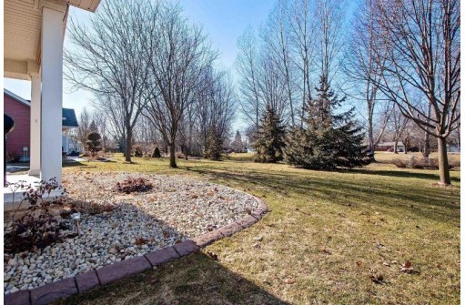 1144 Lake Breeze Court, Menasha, WI 54952