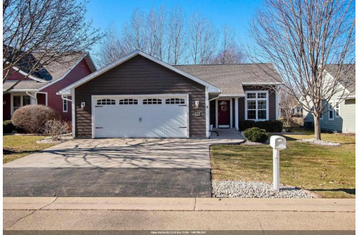 1144 Lake Breeze Court, Menasha, WI 54952