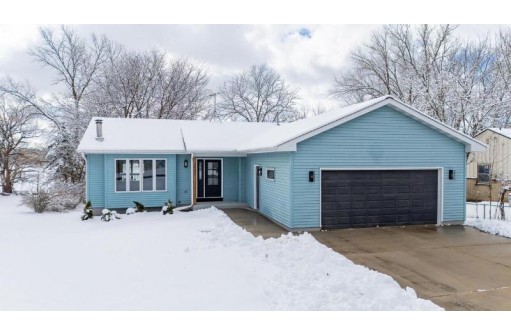 2997 Smith Lake Road, West Bend, WI 53090