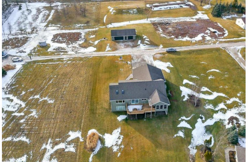 673 South Neumeyer Lane, Brillion, WI 54110