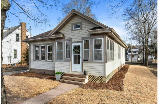 55 Hughes Street, Clintonville, WI 54929-1556