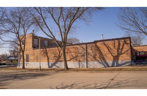 4200 West Kiehnau Avenue, Milwaukee, WI 53209