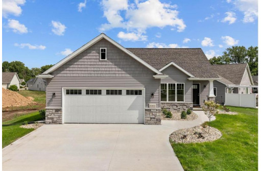 4978 West Woods Creek Lane, Appleton, WI 54913