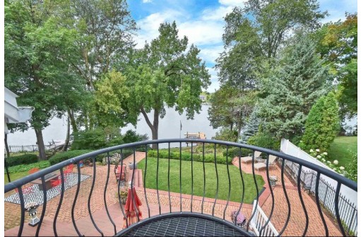 1424 Fox River Drive, De Pere, WI 54115-2435