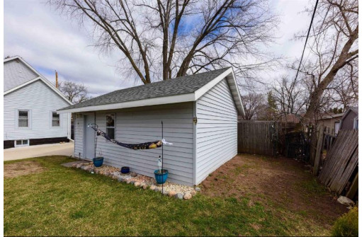 1037 Arthur Avenue, Oshkosh, WI 54902-3401