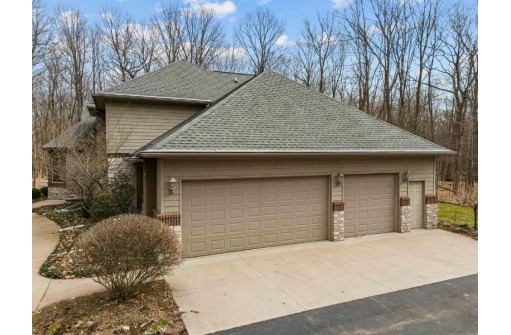 3665 Forest Heights Lane, Neenah, WI 54956