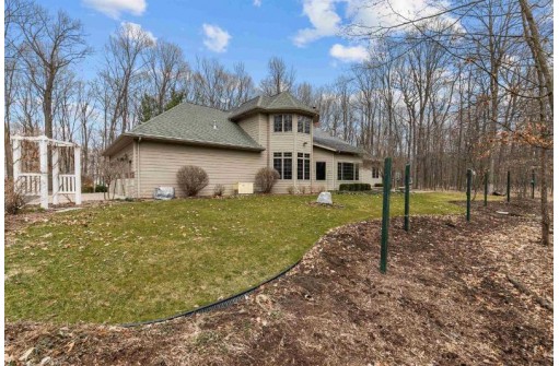 3665 Forest Heights Lane, Neenah, WI 54956