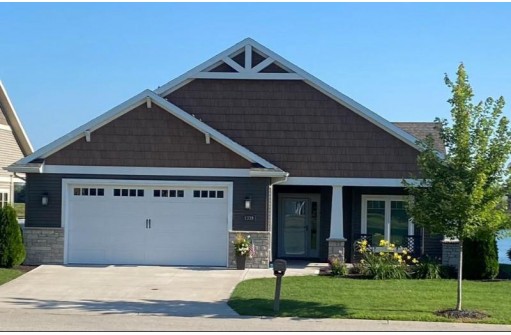 1339 Prairie Lake Circle 32, Neenah, WI 54956