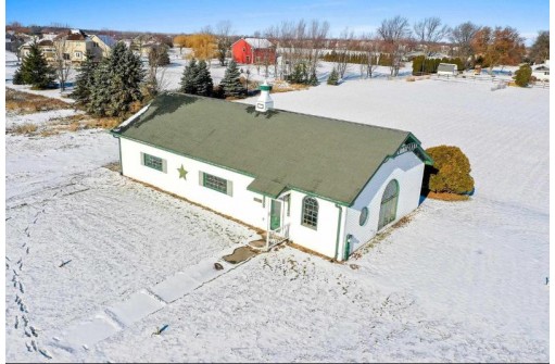 8033 State Road 76, Neenah, WI 54956