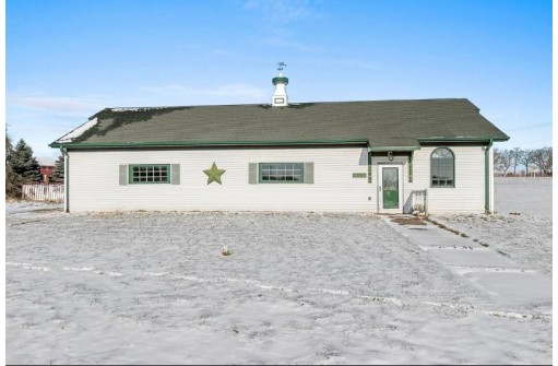 8033 State Road 76, Neenah, WI 54956