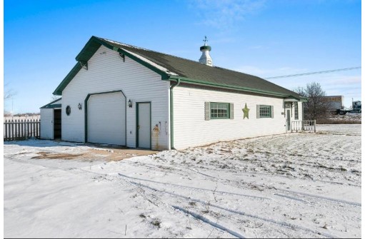 8033 State Road 76, Neenah, WI 54956