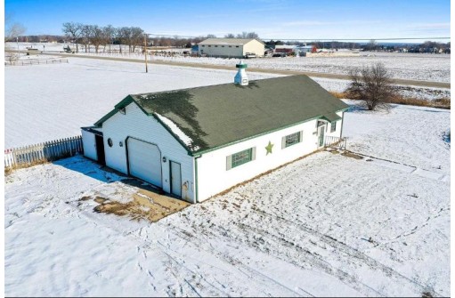 8033 State Road 76, Neenah, WI 54956