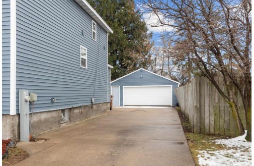 633 3rd Street, Menasha, WI 54952