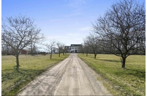 2761 Wawiorka Road, Krakow, WI 54137