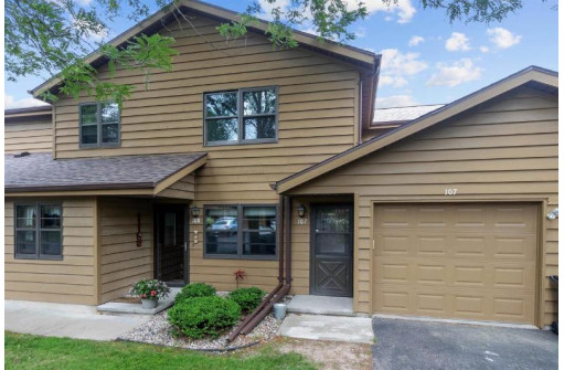 1140 Manor Drive 107, Neenah, WI 54956-5110