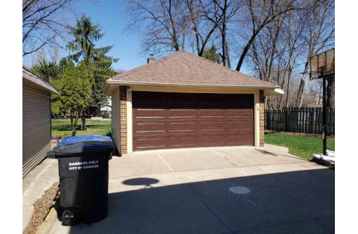 1320 Rahr Avenue, Oshkosh, WI 54901