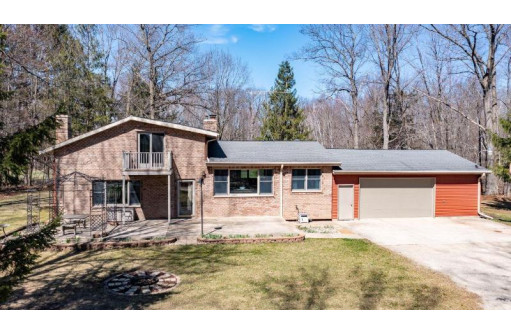 W5562 Navarino Road, Shiocton, WI 54170-9650